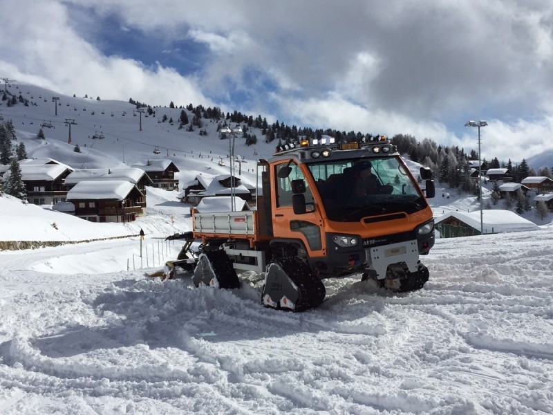 Aebi vt450 Vario z gosenicami