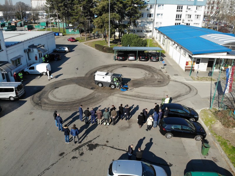 PREDSTAVITEV ELEKTRIČNEGA POMETAČA SCHMIDT